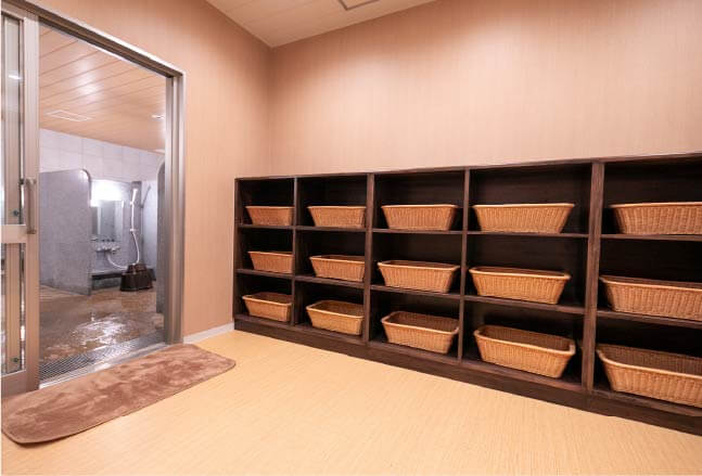 清潔感のある脱衣所です。脱衣棚＆靴箱には、高知県産の檜を採用しています。